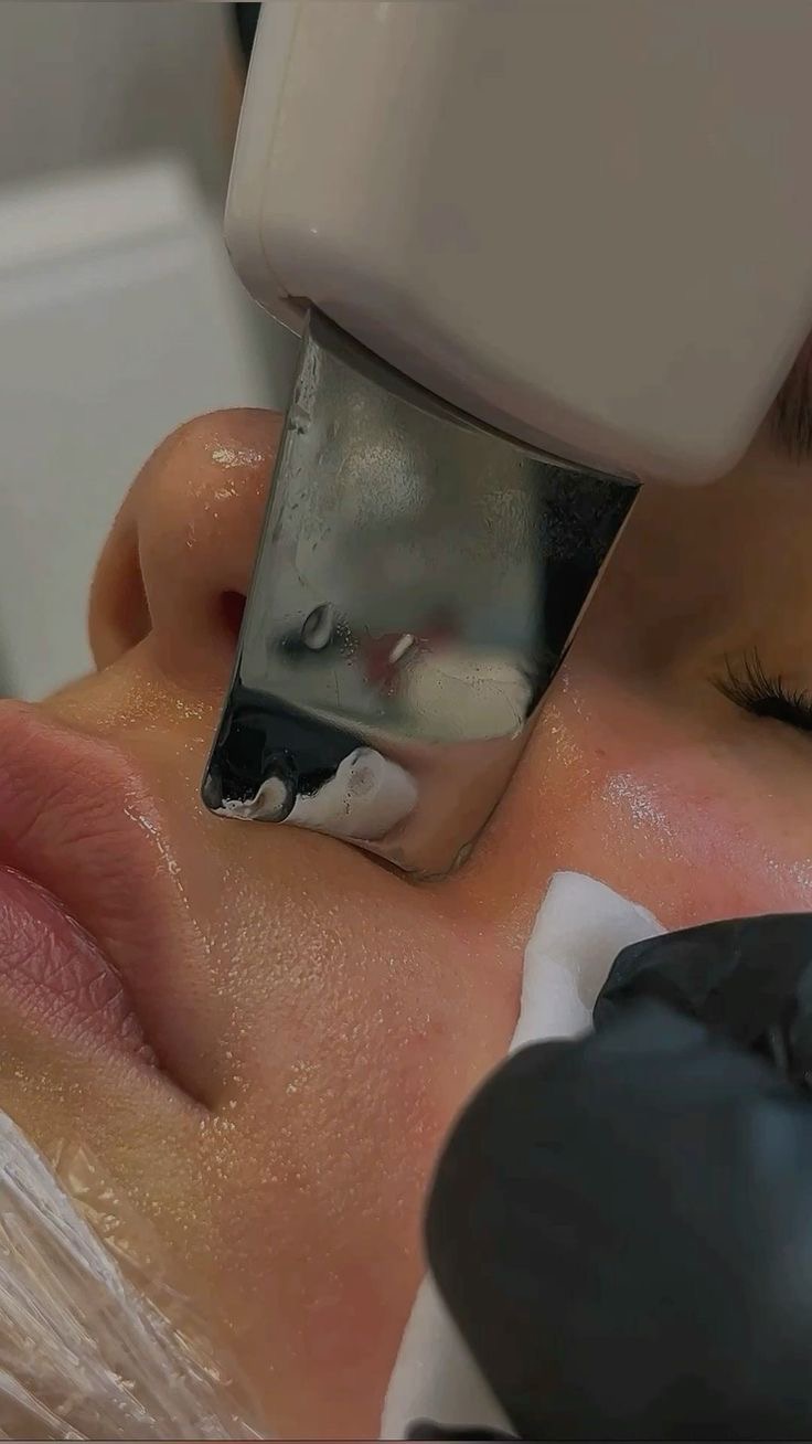 تنظيف بشرة هايدر فيشل